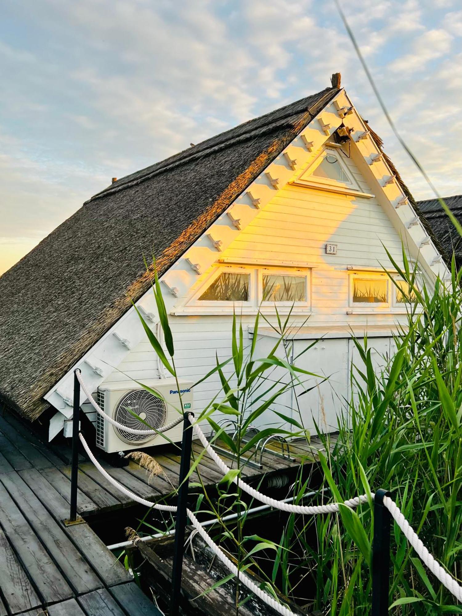 Seehuette Neusiedlersee - Seehaus Inklusive Elektroboot ルスト エクステリア 写真