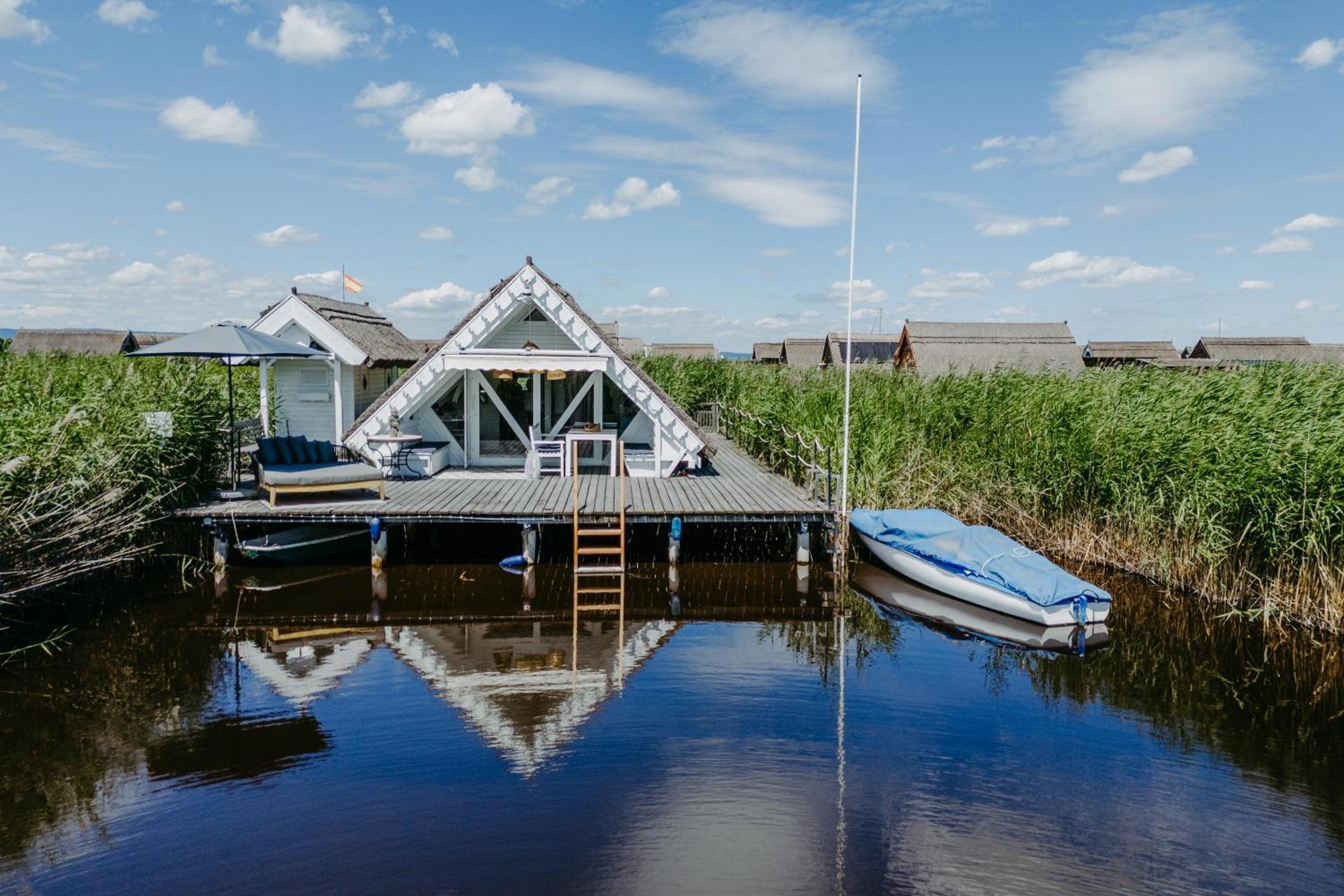 Seehuette Neusiedlersee - Seehaus Inklusive Elektroboot ルスト エクステリア 写真